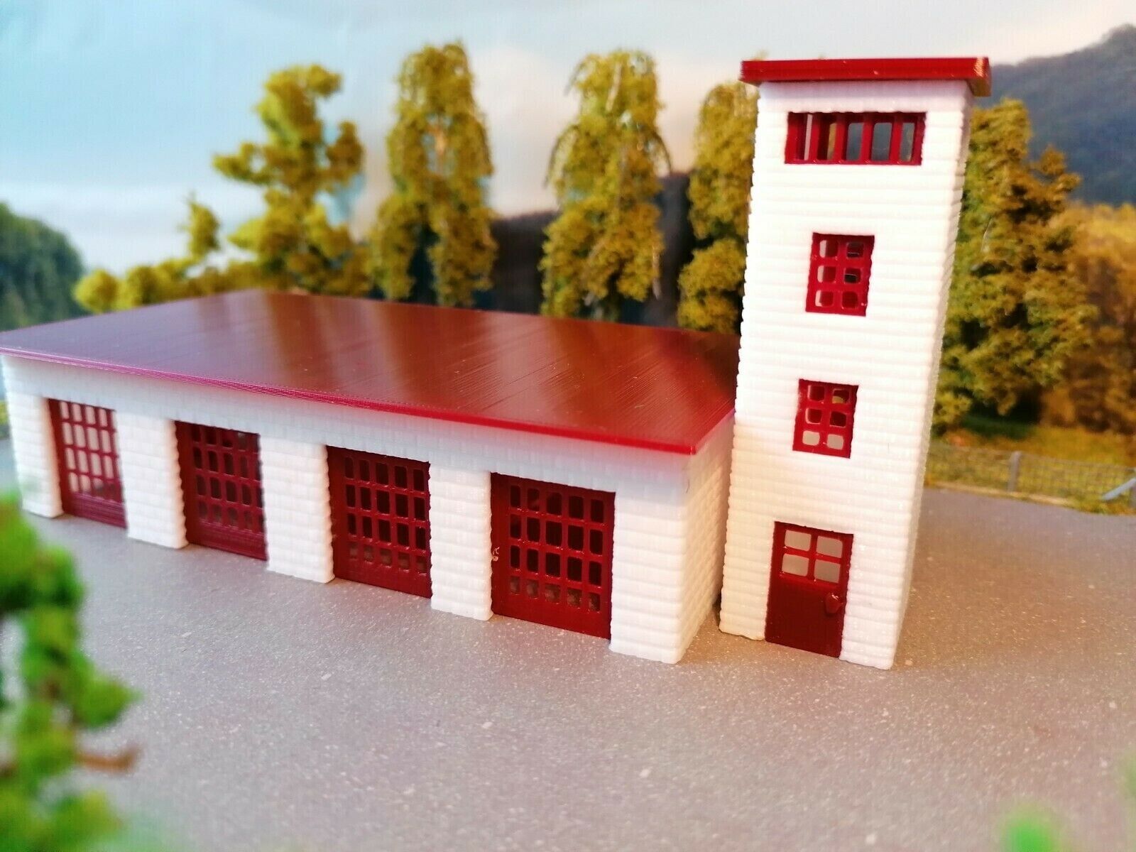 Feuerwehr mit LED - Blaulicht und Schlauchturm | Spur Z 1:220 | Bausatz