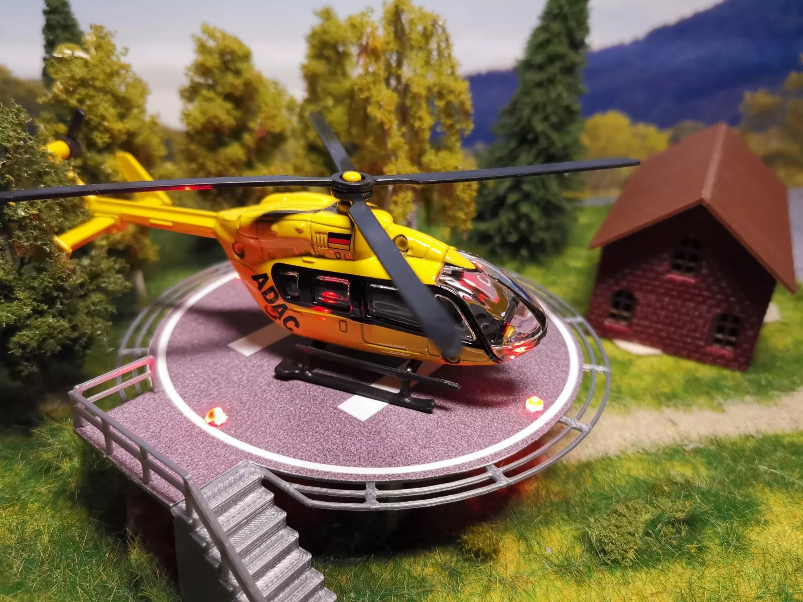 Hubschrauberlandeplatz für Helikopter | mit LED | Spur N | 1:160 Fertigmodell