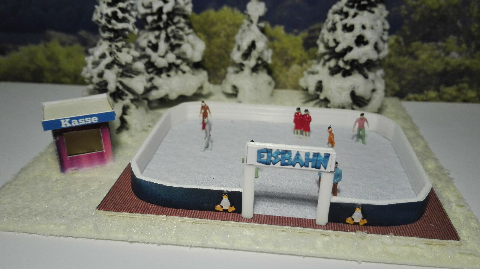 Eislaufbahn mit Kasse | Spur N 1:160 | Bausatz | Winter | Weihnachten